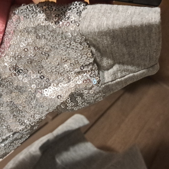 ♥️New gray gotta have it sequin knit top - Picture 11 of 11